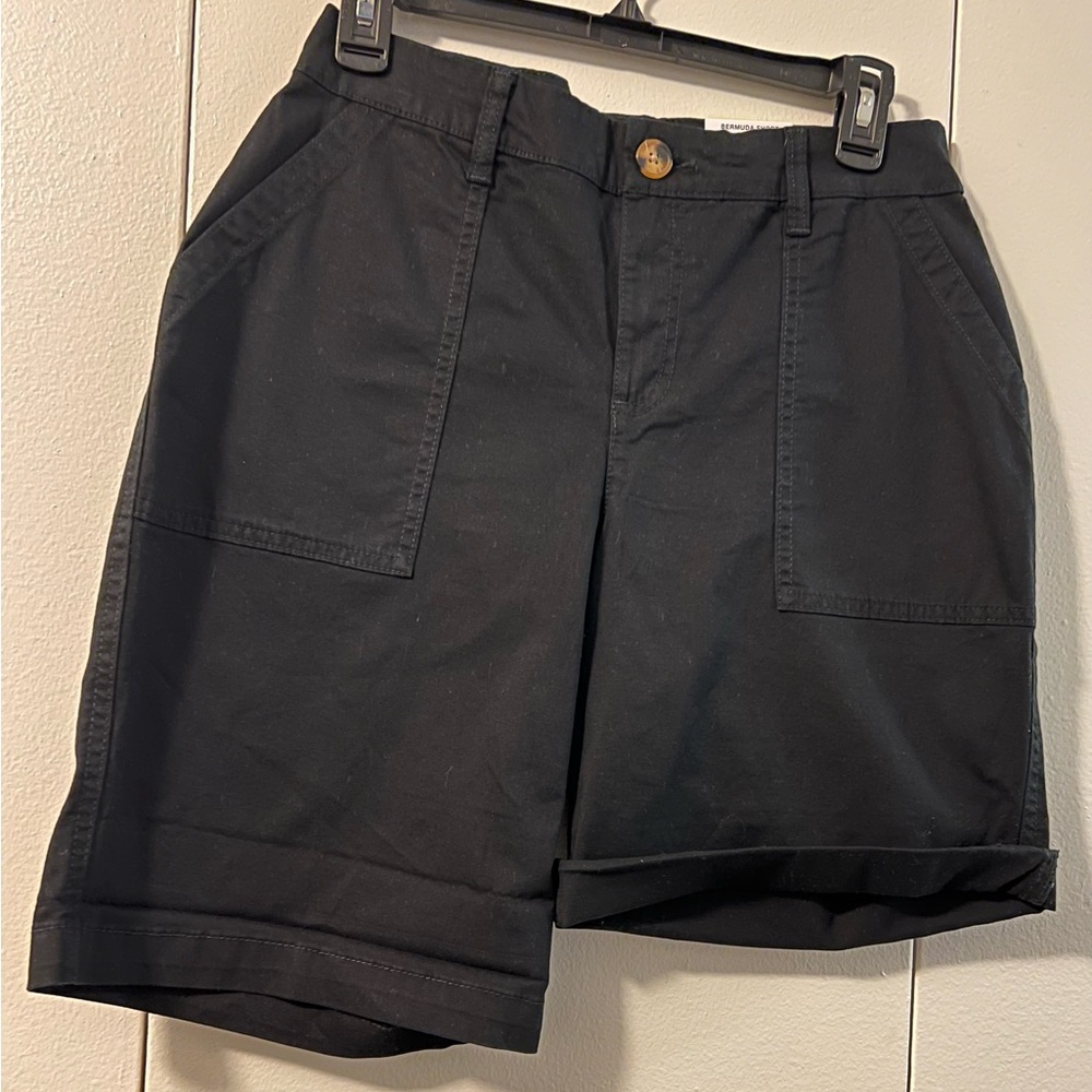 🆕 Style & Co Black Bermuda Shorts with Tailored Fit (Size 4)